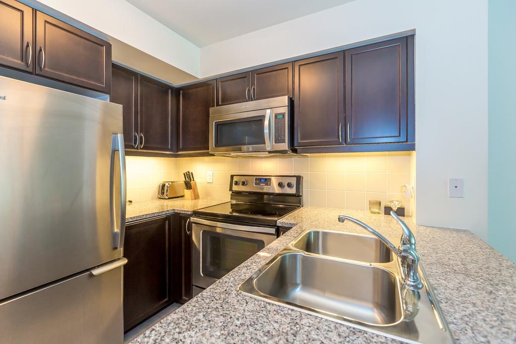 Napa Furnished Suites At Cn Tower & Maple Leaf Square Toronto Room photo