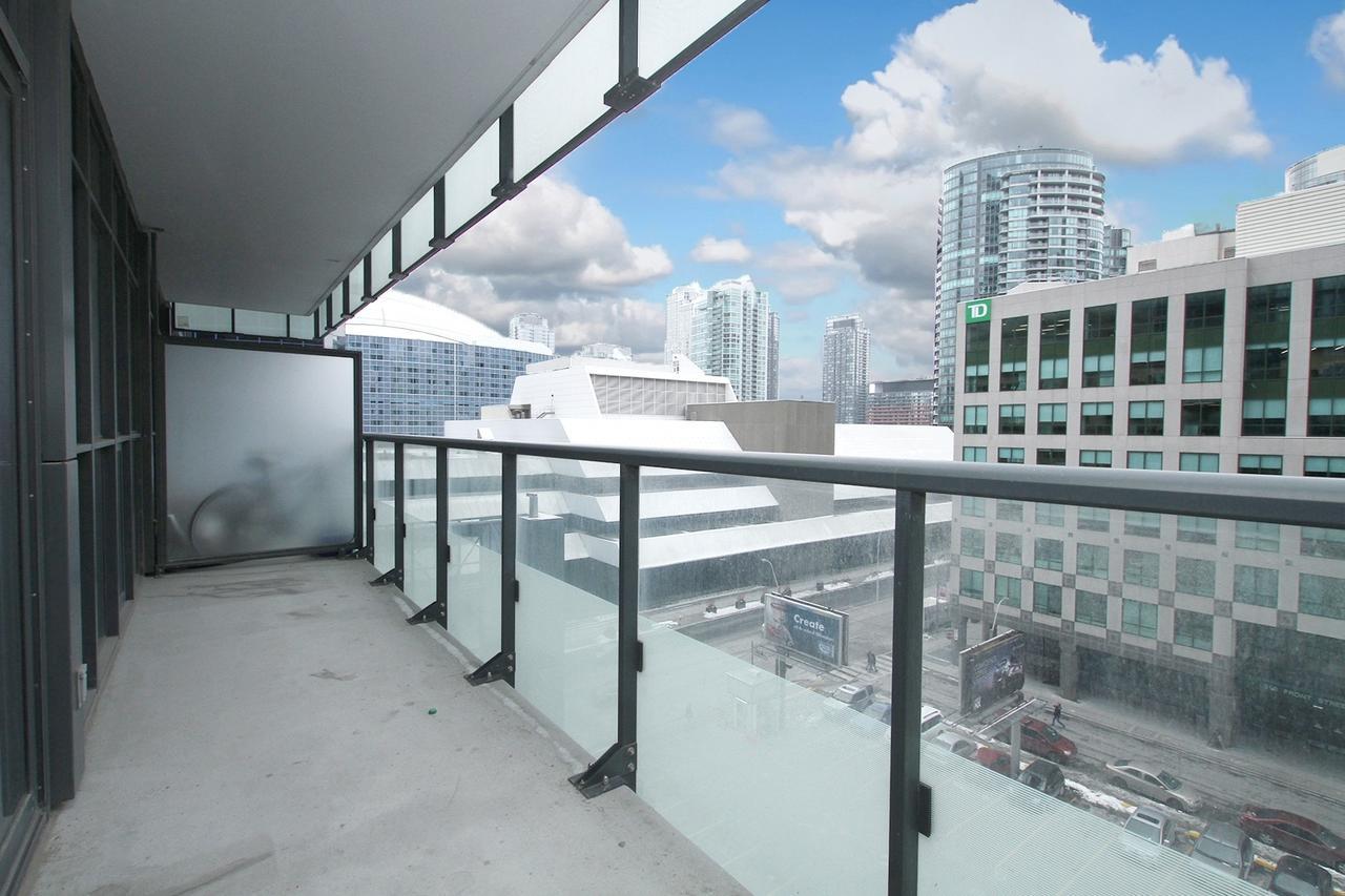 Napa Furnished Suites At Cn Tower & Maple Leaf Square Toronto Exterior photo