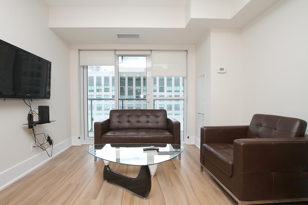 Napa Furnished Suites At Cn Tower & Maple Leaf Square Toronto Exterior photo