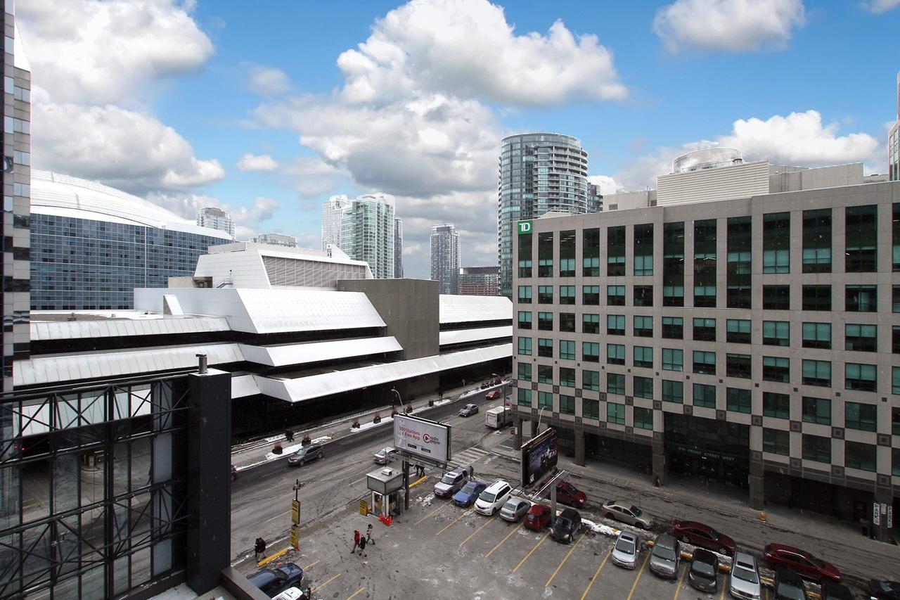Napa Furnished Suites At Cn Tower & Maple Leaf Square Toronto Exterior photo
