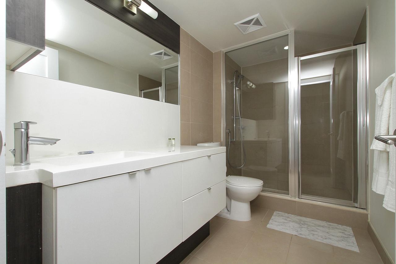Napa Furnished Suites At Cn Tower & Maple Leaf Square Toronto Exterior photo