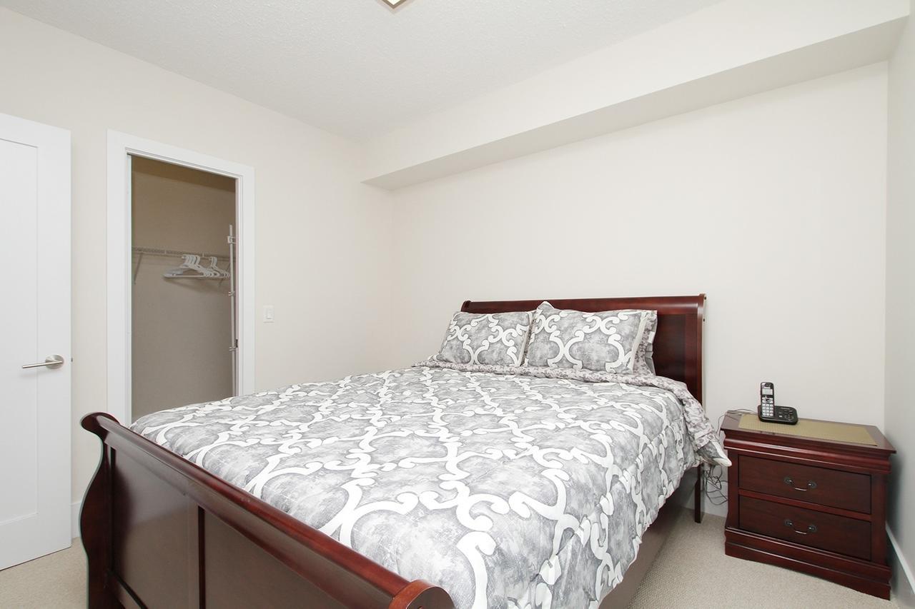 Napa Furnished Suites At Cn Tower & Maple Leaf Square Toronto Exterior photo