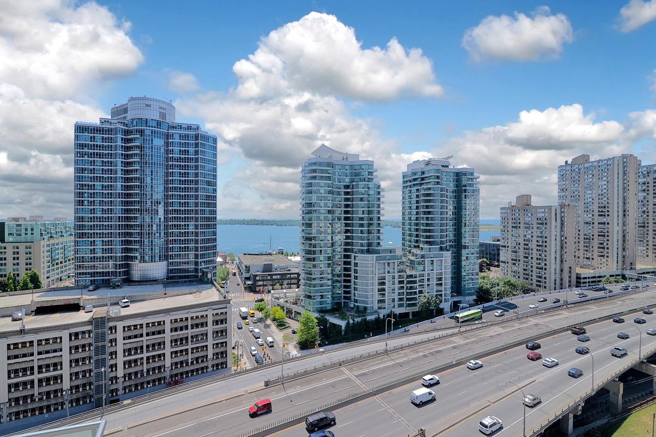 Napa Furnished Suites At Cn Tower & Maple Leaf Square Toronto Exterior photo