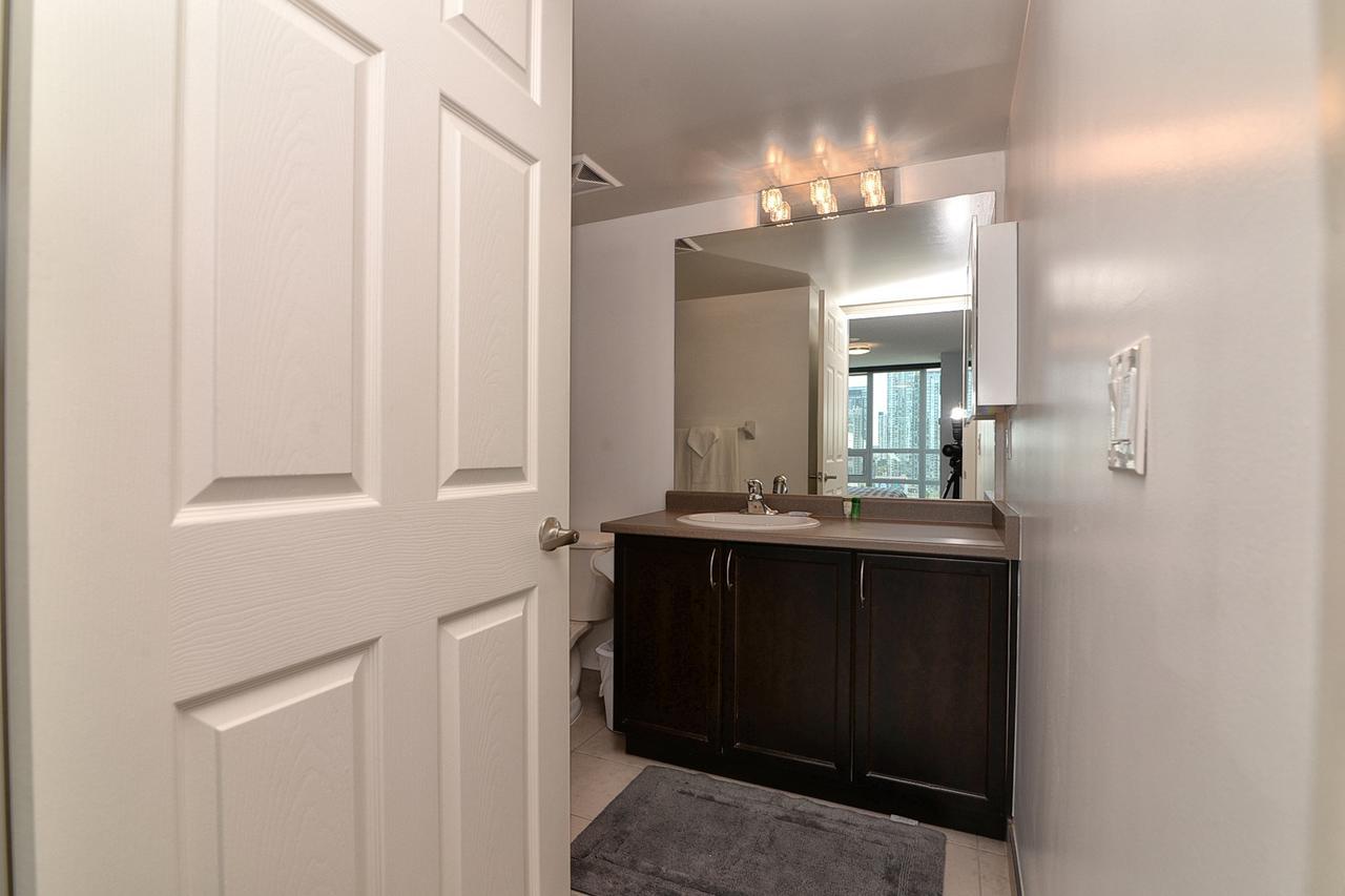 Napa Furnished Suites At Cn Tower & Maple Leaf Square Toronto Exterior photo
