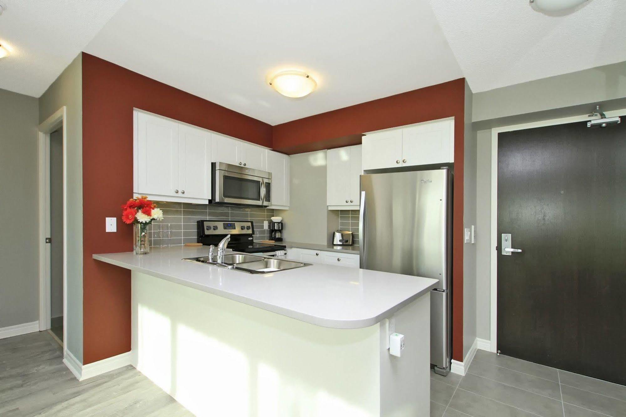 Napa Furnished Suites At Cn Tower & Maple Leaf Square Toronto Exterior photo