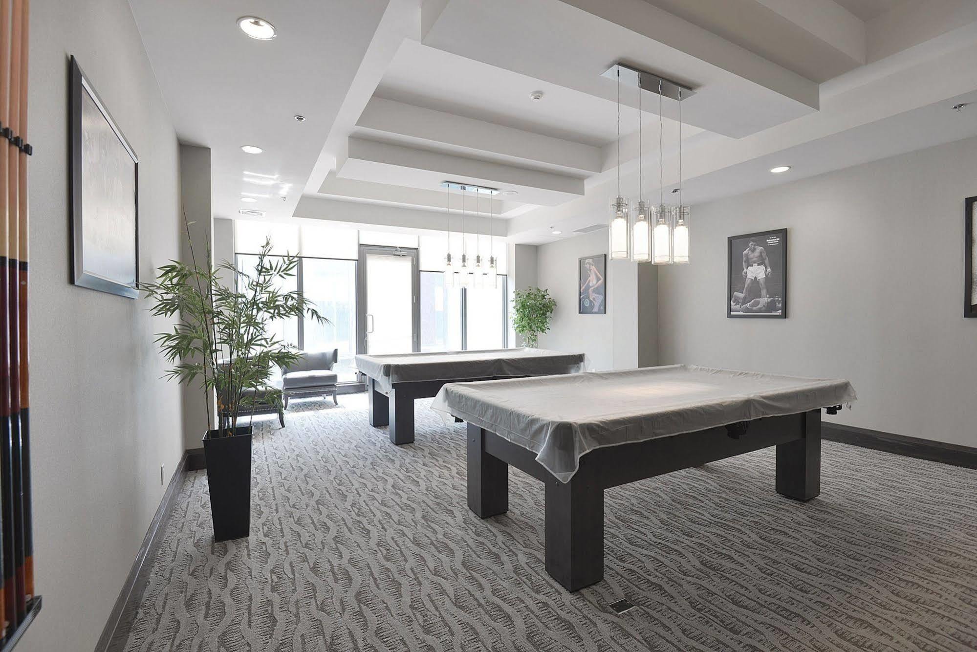 Napa Furnished Suites At Cn Tower & Maple Leaf Square Toronto Exterior photo