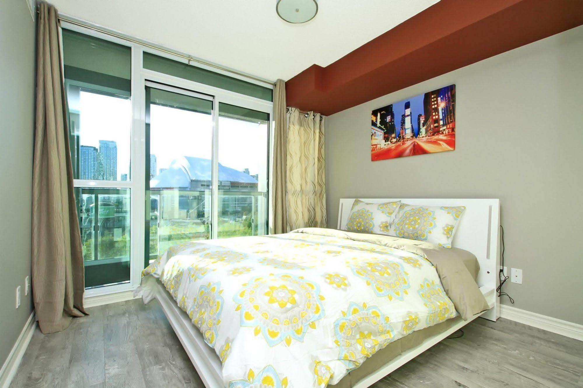 Napa Furnished Suites At Cn Tower & Maple Leaf Square Toronto Exterior photo