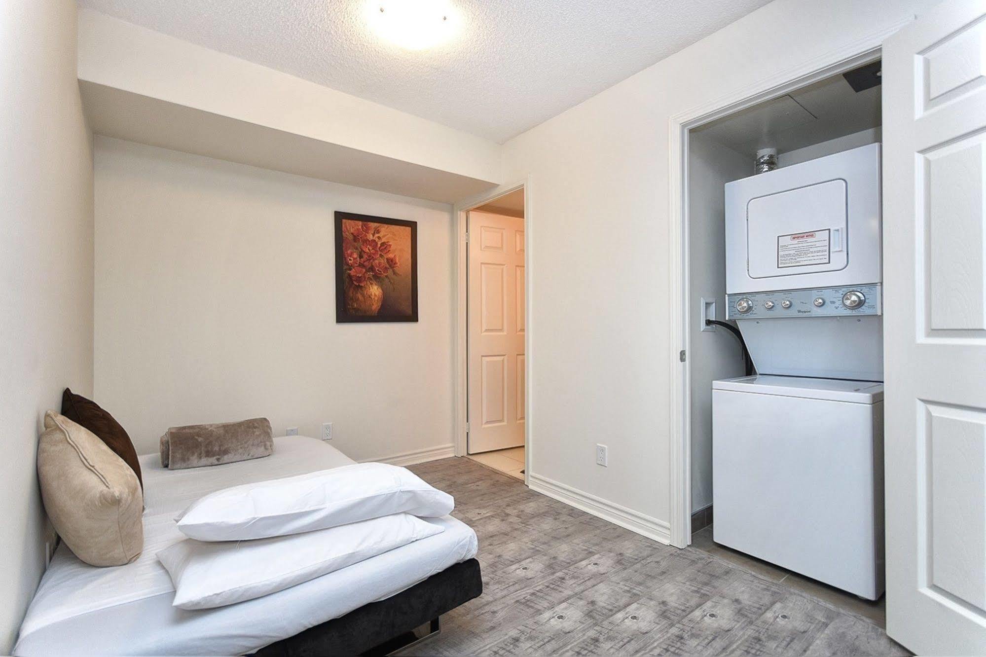 Napa Furnished Suites At Cn Tower & Maple Leaf Square Toronto Exterior photo